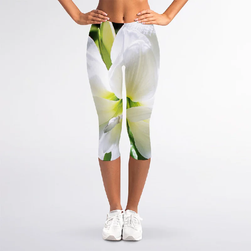 White Amaryllis Print Women's Capri Leggings