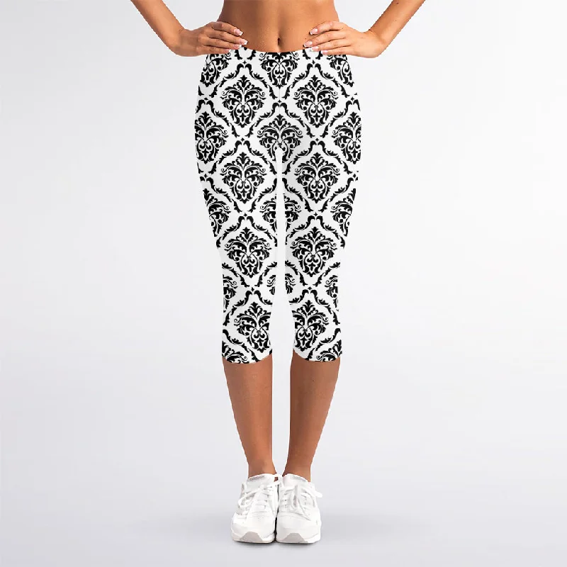 White And Black Damask Pattern Print Women's Capri Leggings