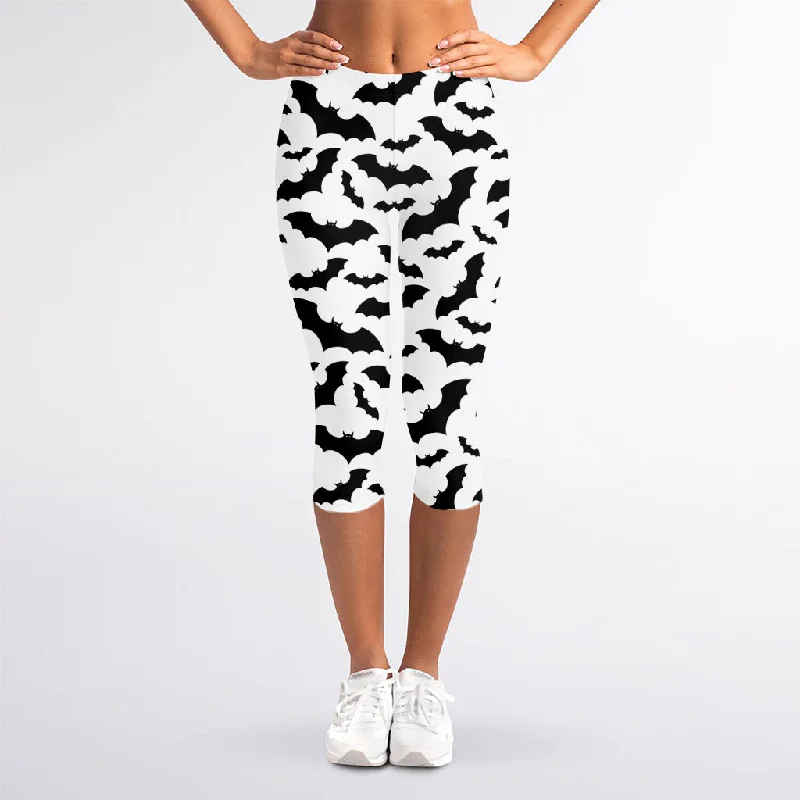 White And Black Halloween Bat Print Women's Capri Leggings