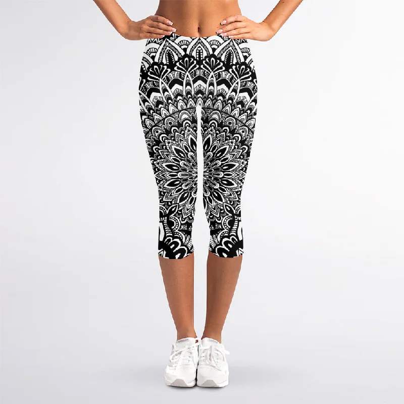 White And Black Mandala Print Women's Capri Leggings