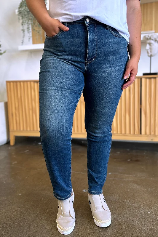 Judy Blue Full Size Tummy Control High Waist Slim Jeans Fashionable Vintage Wash Jeans Judy Blue Full Size Tummy Control High Waist Slim Jeans Fashionable Vintage Wash Jeans